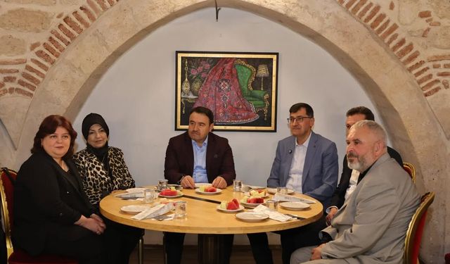 Kütahya'da Sanat Gecesi’nde kültür ve sanat konuşuldu