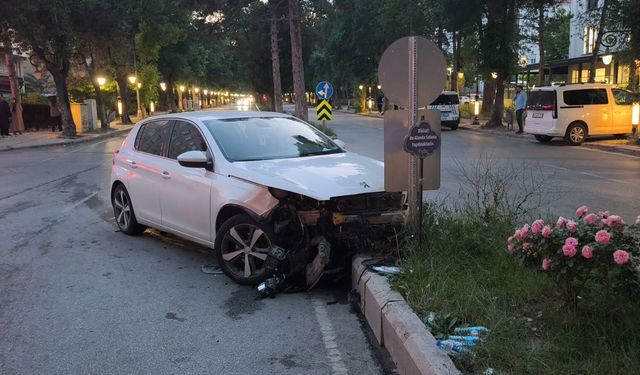 Kütahya’da üç araçlı zincirleme trafik kazası, yaralılar var