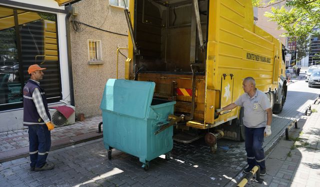 Kütahya Tavşanlı'da konteynerler dezenfekte ediliyor