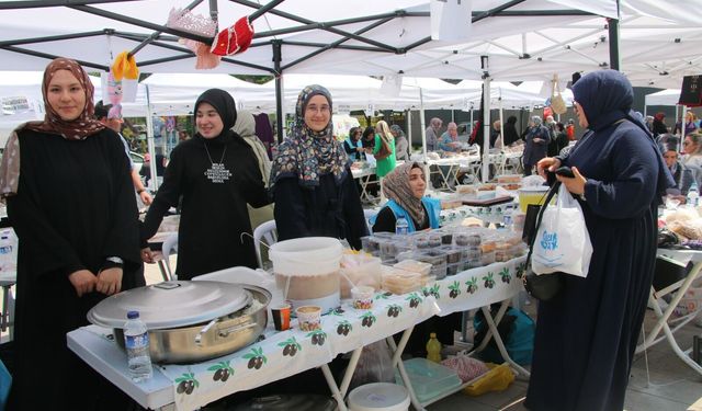 Kütahya’da “Hayır Çarşısı” kermesi devam ediyor