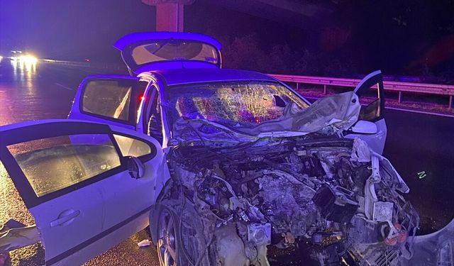 Aydın'da kamyona çarpan otomobilde 1 kişi hayatını kaybetti
