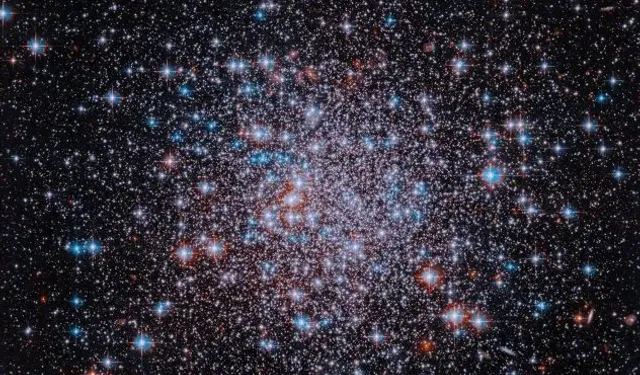Hubble’dan göksel havai fişekleri andıran görüntü