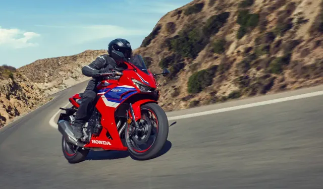 Honda yeni CBR500R modelini satışa sundu