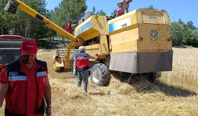 Kütahya’da biçerdöverle hasat denetimi sürüyor