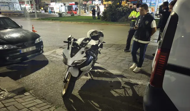 Kütahya’da makas atan otomobil kaza yaptı