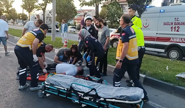 Kütahya’da motosiklet yayaya çarptı, 3 yaralı