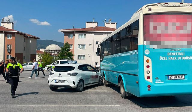 Kütahya’da otomobil ile halk otobüsü çarpıştı, 1 yaralı