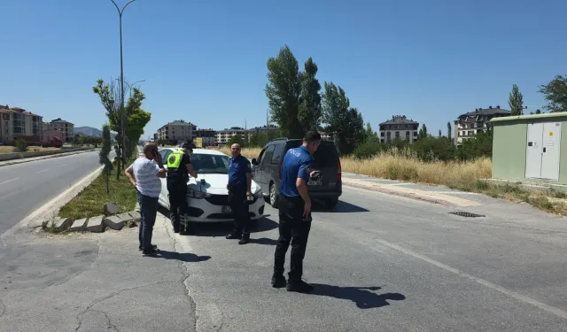 Kütahya’da otomobille hafif ticari araç çarpıştı