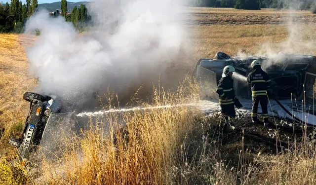 Kütahya'da yanan otomobildeki genç çift yaralandı