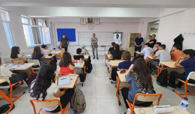 Kütahya'da yaz okulları kursları ziyaret edildi