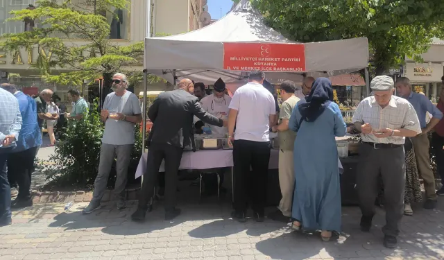 MHP Kütahya İl Başkanlığı'ndan aşure ikramı