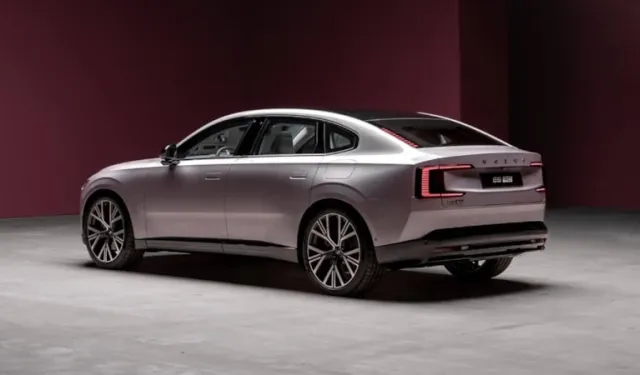 Volvo sedan ve station wagon modellerini geri getiriyor