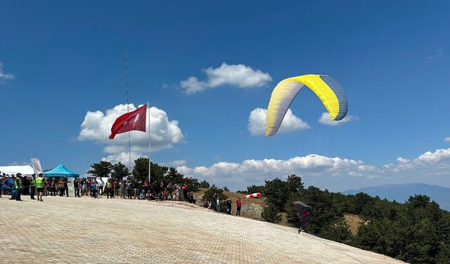 Yeşilay Yamaç Paraşütü Mesafe Türkiye Şampiyonası Kütahya'da yapıldı