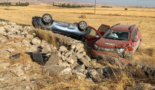 Afyonkarahisar’da iki otomobil çarpıştı: 1 ölü, 5 yaralı