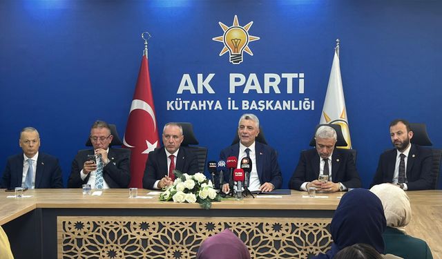 Bakan Bolat, Kütahya’da AK Parti’de konuştu