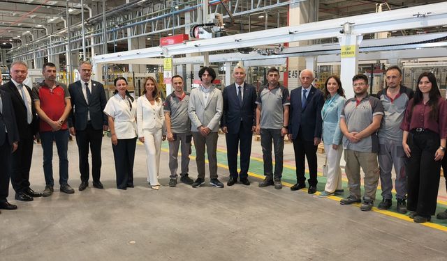 Bakan Bolat, NG Kütahya Seramik fabrikasını gezdi