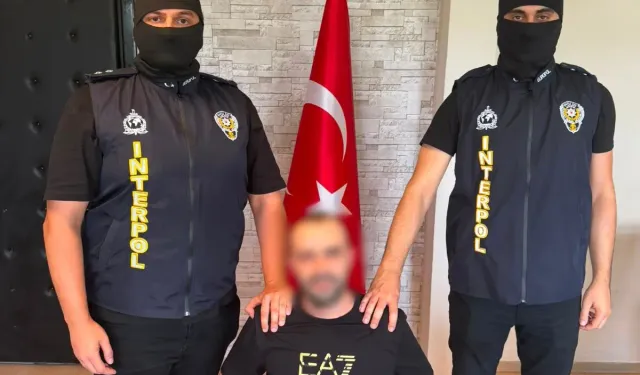 Kırmızı bültenle aranan 2 suç örgütü elebaşı Türkiye 'ye getirildi