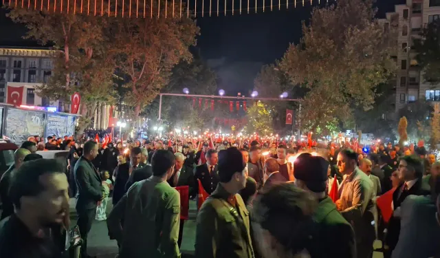 Kütahya’da 30 Ağustos coşkusu Fener Alayı ile taçlandı
