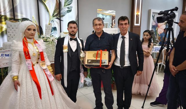 Kütahya’da düğünde damada “antika” hediye