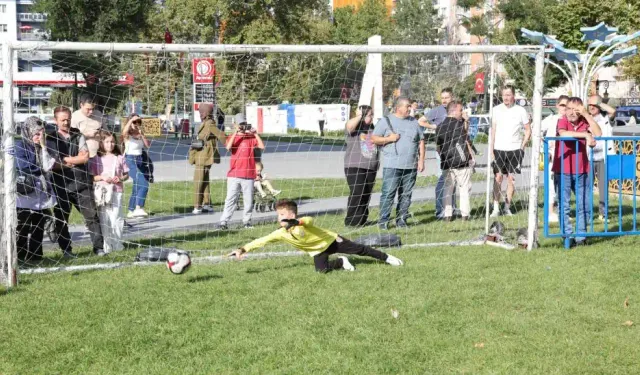 Kütahya’da gençler penaltı hünerlerini sergiledi