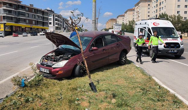 Kütahya’da hız ve dikkatsizlik kazaya neden oldu, 2 yaralı