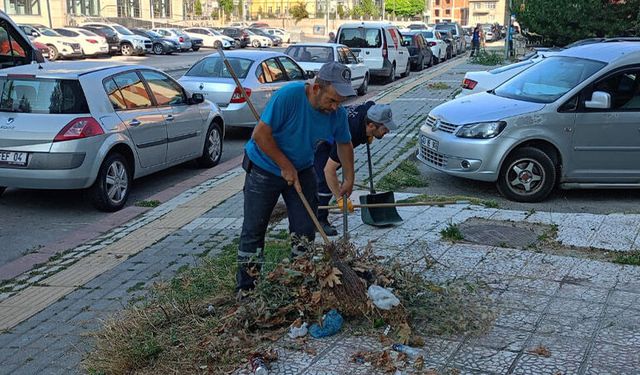 Kütahya’da kaldırımlar temizleniyor