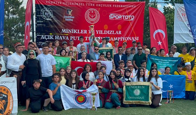 Kütahya’da minik okçular hedefi 12’den vurdu