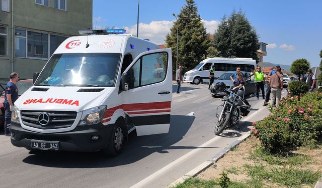 Kütahya’da motosiklet yayaya çarptı, 2 yaralı
