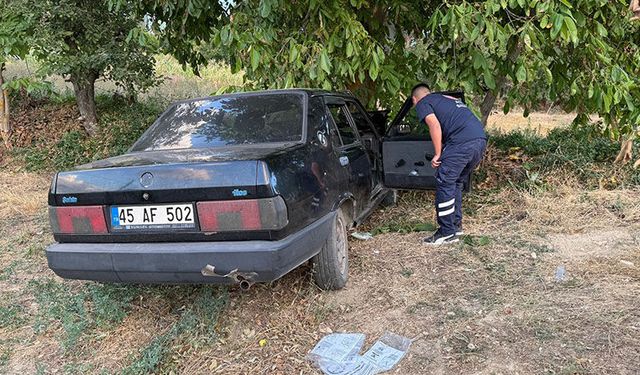 Kütahya'da otomobil ağaca çarptı, yaralılar var