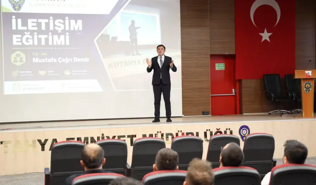 Kütahya’da polislere etkili iletişim eğitimleri sürüyor