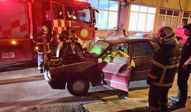 Kütahya'da seyir halindeki otomobil alev aldı