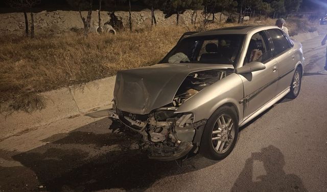 Afyonkarahisar’da iki otomobil çarpıştı: 8 yaralı