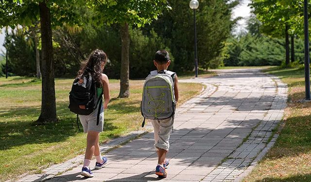 Ağır okul çantası çocukların sağlığını tehdit ediyor