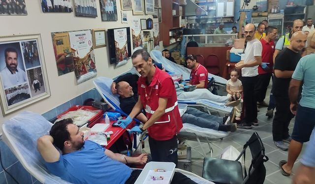 İzmir'de kahvehane sahibinden 36'ncı kez kan bağışı kampanyası