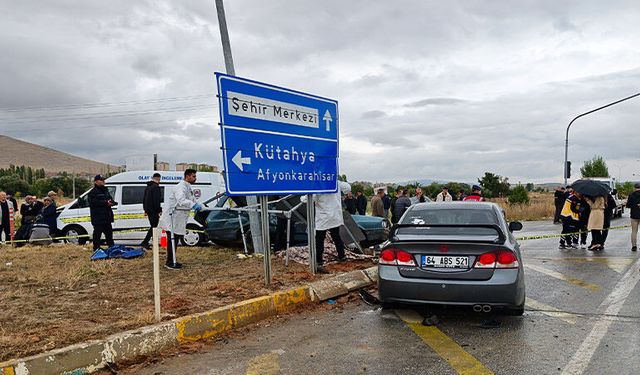 Kütahya’da iki otomobil çarpıştı, ölü ve yaralılar var
