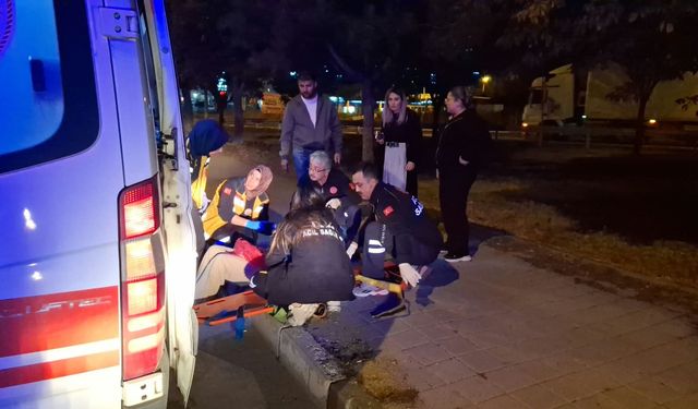 Kütahya’da hafif ticari araç motosikletle çarpıştı
