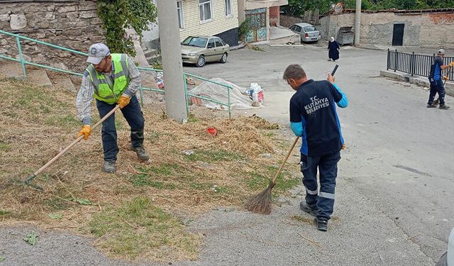 Kütahya’da İstiklal Mahallesi’nde sokaklarda temizlik çalışması