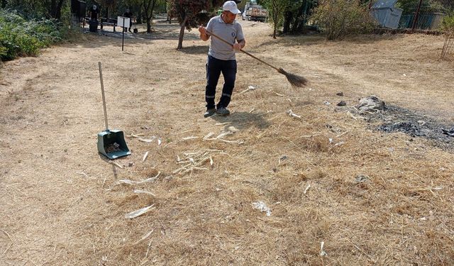 Kütahya’da piknik alanında temizlik çalışması