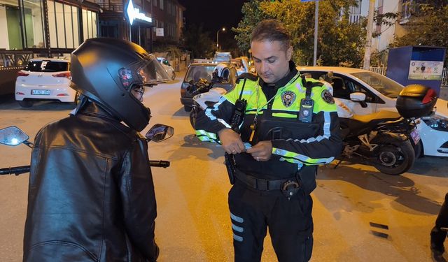 Kütahya’da polis ehliyet istedi o ise zarf uzattı