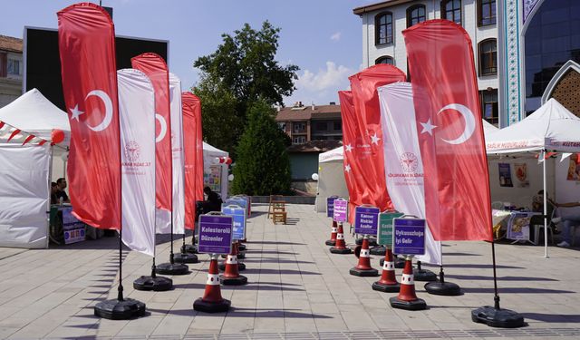 Kütahya’da sağlık stantları hizmet vermeye devam ediyor