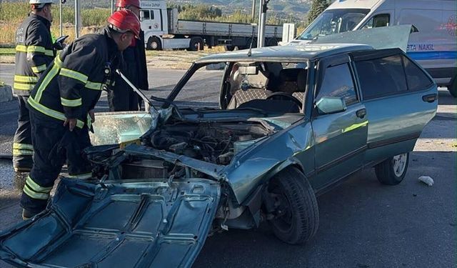 Kütahya’da tır ile otomobil çarpıştı, 1 ağır yaralı