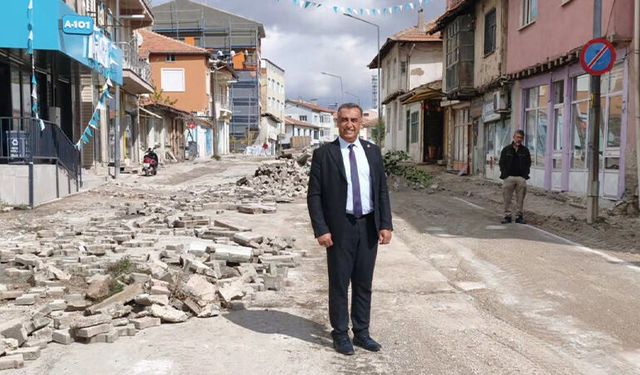 Kütahya’nın Altıntaş ilçesinde kaldırımlar yenileniyor