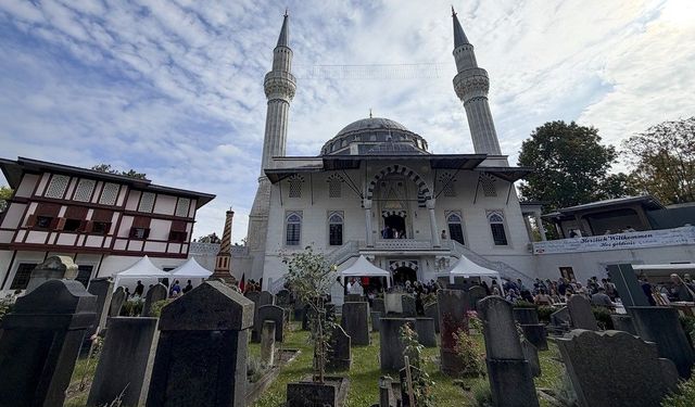 Almanya’da camiler kapılarını ziyaretçilere açtı