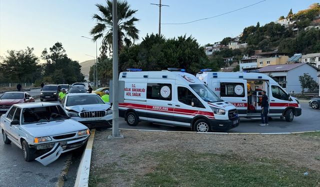 Aydın'da iki otomobilin çarpıştığı kazada 2 kişi yaralandı