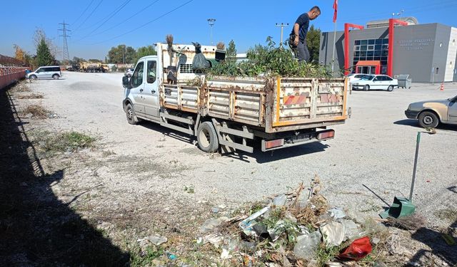 Kütahya Bölücek Mahallesi'nde  sonbahar temizliği yapıldı