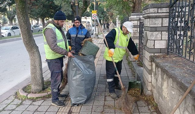 Kütahya'da Abdurrahman Karaa Bulvarı'nda temizlik