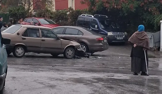 Kütahya’da ara yoldan çıktı, kaza yaptı