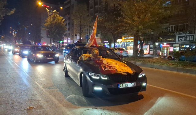 Kütahya’da Galatasaraylı taraftarlar derbi galibiyetini kutladı