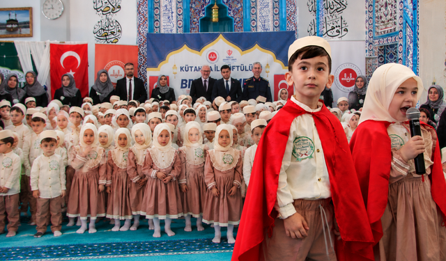Kütahya’da miniklerden duygulandıran tören