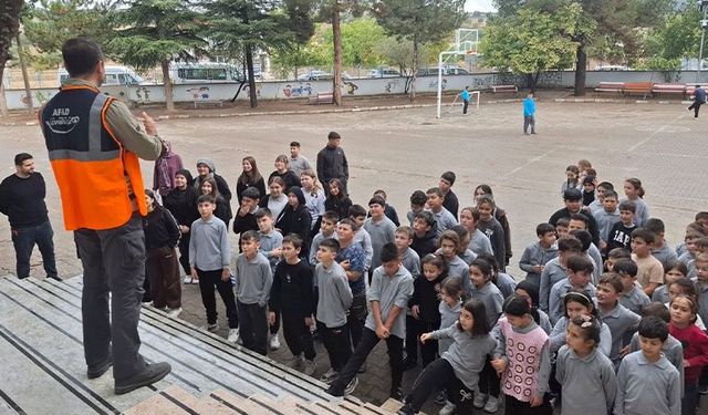 Kütahya'da öğrencilere deprem tatbikatı yaptırıldı